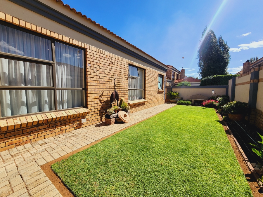 3 Bedroom Property for Sale in Grimbeeck Park North West